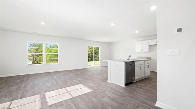 624 Beechwood Circle, Thomasville, NC 27360