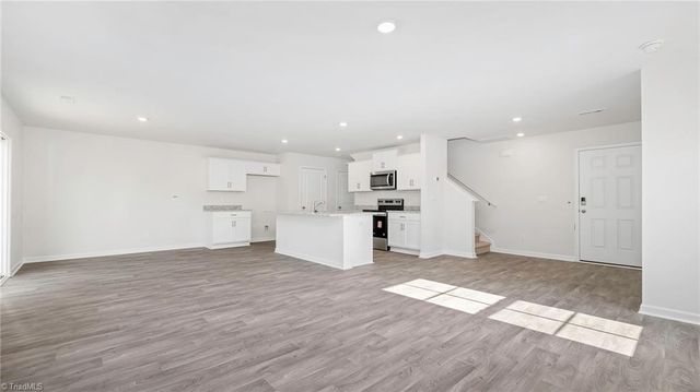 624 Beechwood Circle, Thomasville, NC 27360