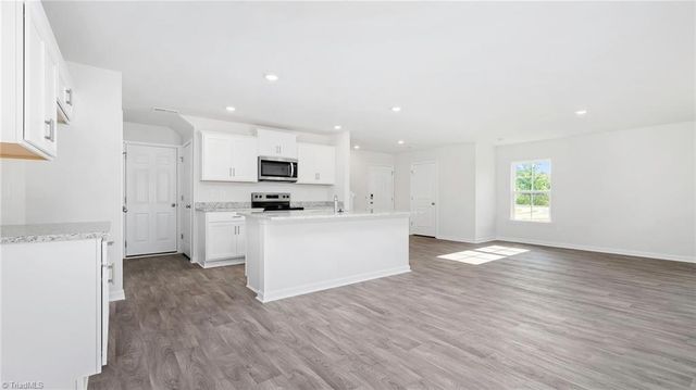 624 Beechwood Circle, Thomasville, NC 27360