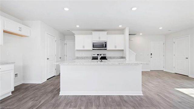 624 Beechwood Circle, Thomasville, NC 27360