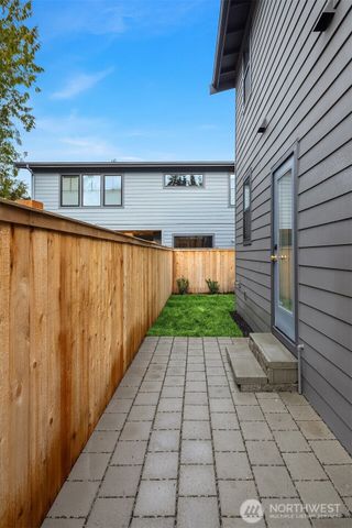 333 18th Avenue, Kirkland, WA 98033