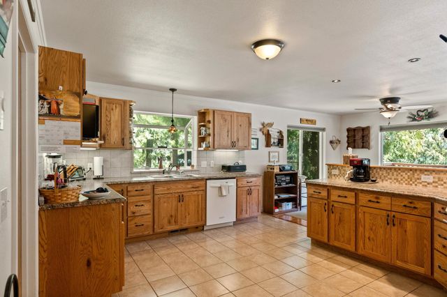 2876 Deep Lake South Shore Rd, Colville, WA 99114