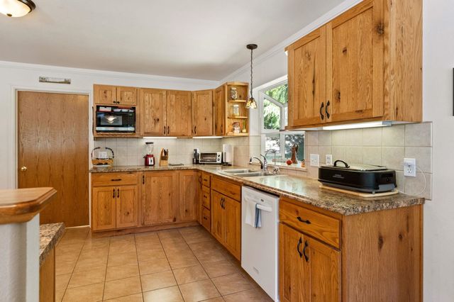 2876 Deep Lake South Shore Rd, Colville, WA 99114