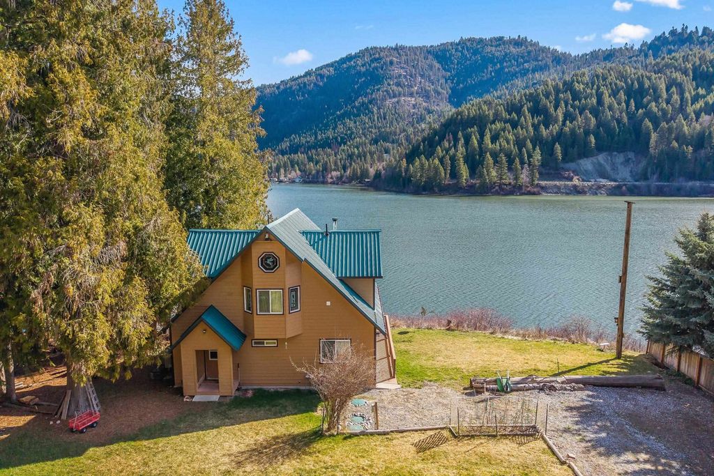 2876 Deep Lake South Shore Rd, Colville, WA 99114
