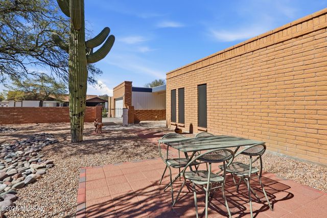 9209 E Baker Street, Tucson, AZ 85710