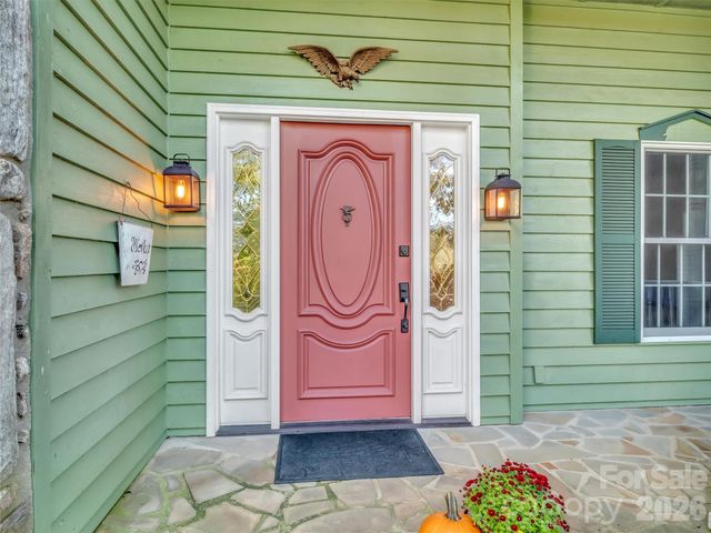 132 Aldersgate Road, Waynesville, NC 28786