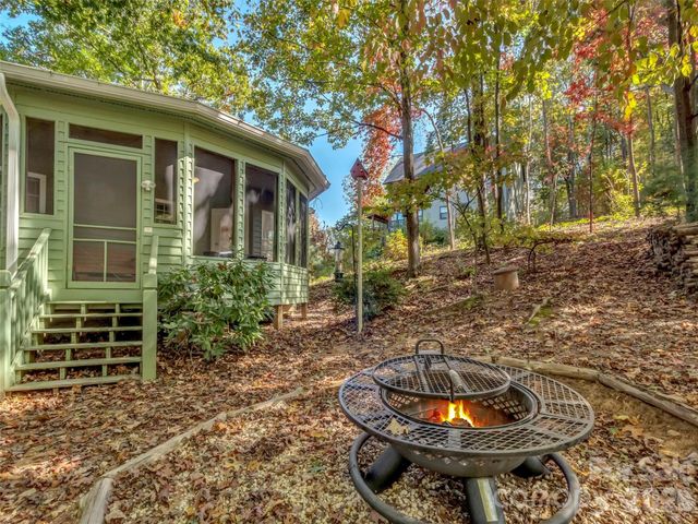 132 Aldersgate Road, Waynesville, NC 28786