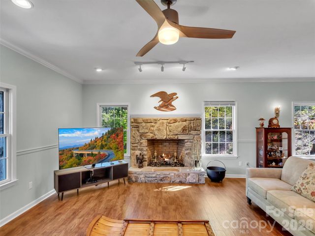 132 Aldersgate Road, Waynesville, NC 28786