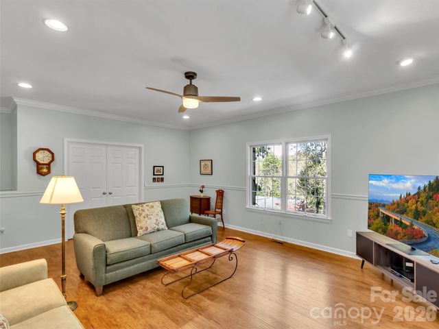 132 Aldersgate Road, Waynesville, NC 28786
