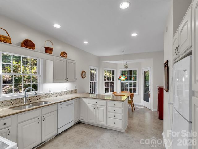 132 Aldersgate Road, Waynesville, NC 28786