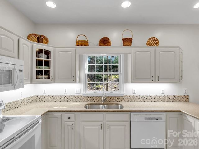 132 Aldersgate Road, Waynesville, NC 28786