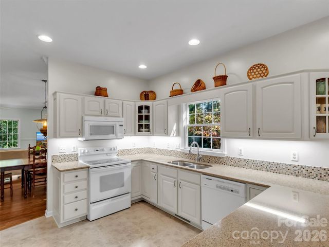132 Aldersgate Road, Waynesville, NC 28786