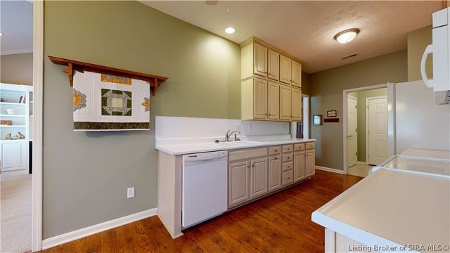2122 Pickwick Drive, New Albany, IN 47150