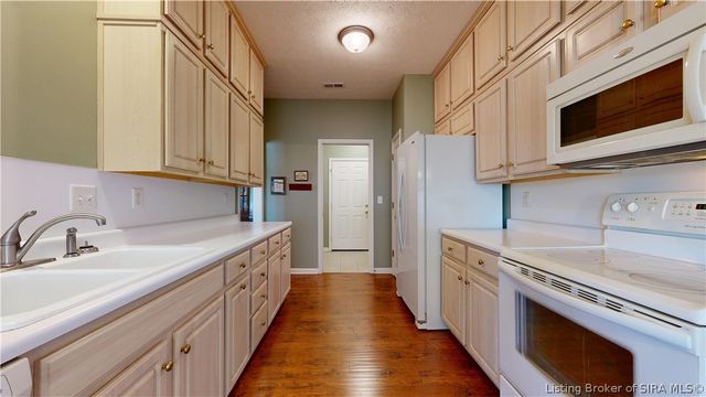 2122 Pickwick Drive, New Albany, IN 47150