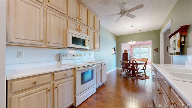 2122 Pickwick Drive, New Albany, IN 47150