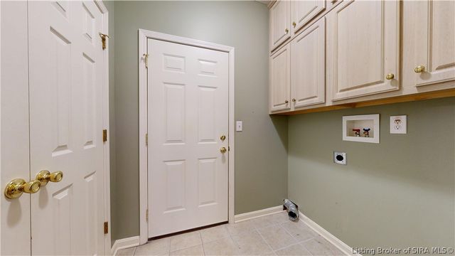 2122 Pickwick Drive, New Albany, IN 47150