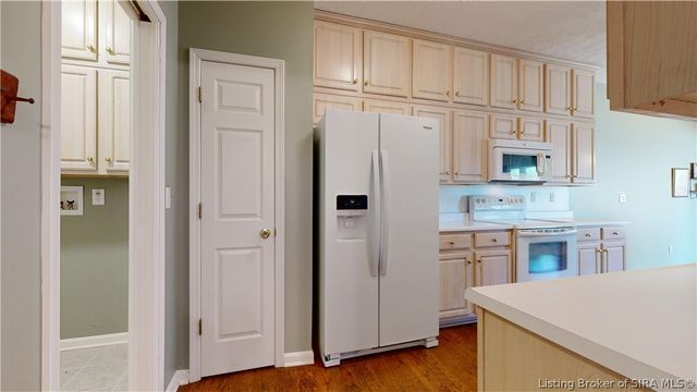 2122 Pickwick Drive, New Albany, IN 47150
