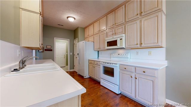 2122 Pickwick Drive, New Albany, IN 47150