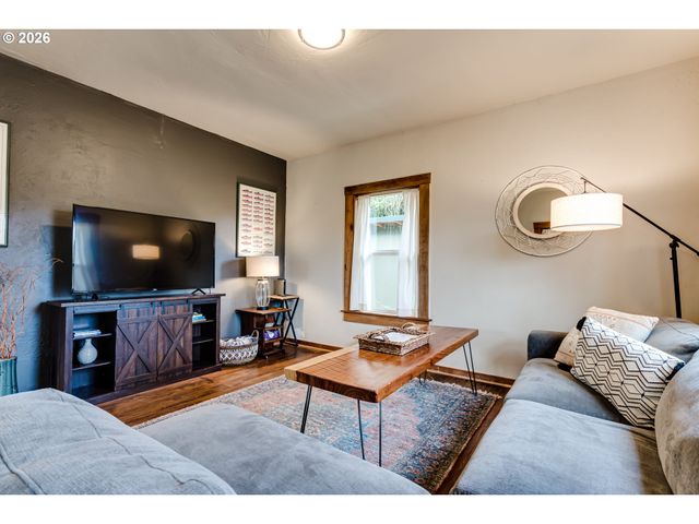 104 HOLEMAN Ave, Eugene, OR 97404