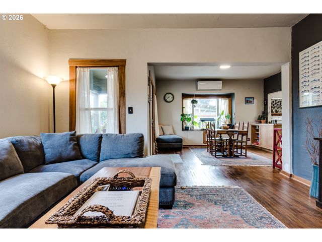 104 HOLEMAN Ave, Eugene, OR 97404