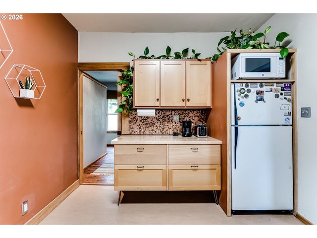 104 HOLEMAN Ave, Eugene, OR 97404