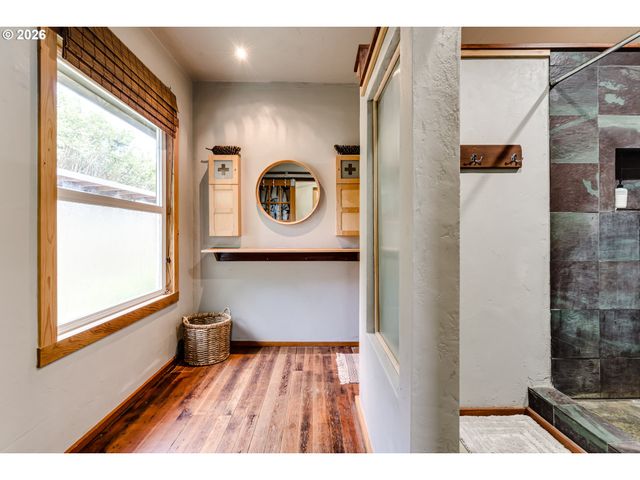 104 HOLEMAN Ave, Eugene, OR 97404