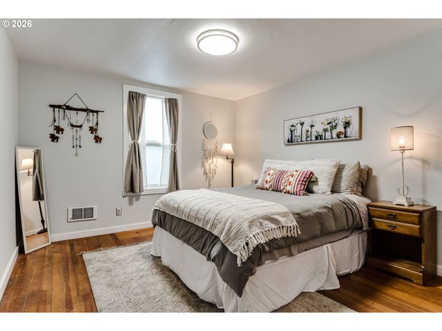 104 HOLEMAN Ave, Eugene, OR 97404