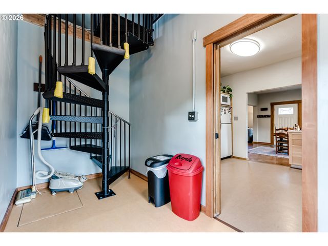 104 HOLEMAN Ave, Eugene, OR 97404