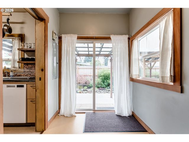 104 HOLEMAN Ave, Eugene, OR 97404