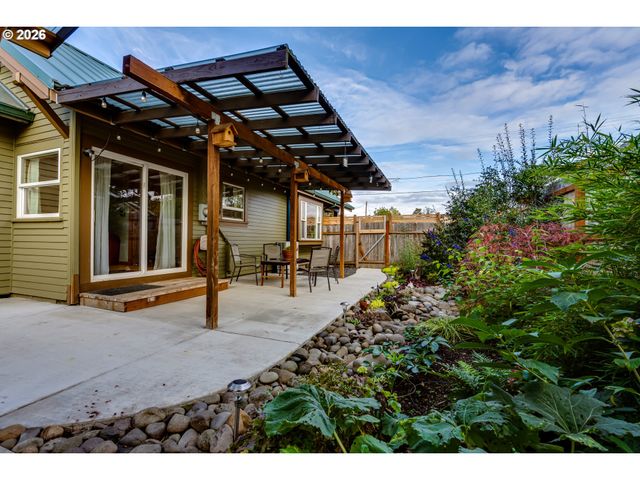 104 HOLEMAN Ave, Eugene, OR 97404