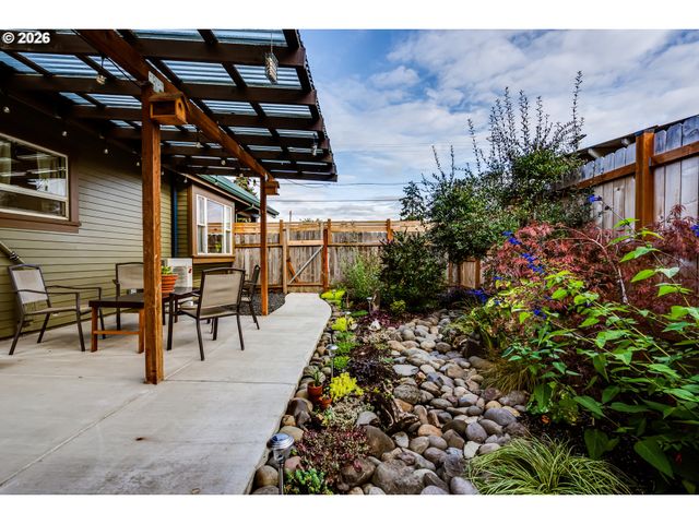 104 HOLEMAN Ave, Eugene, OR 97404