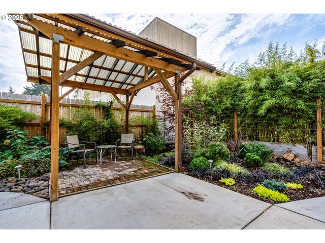 104 HOLEMAN Ave, Eugene, OR 97404