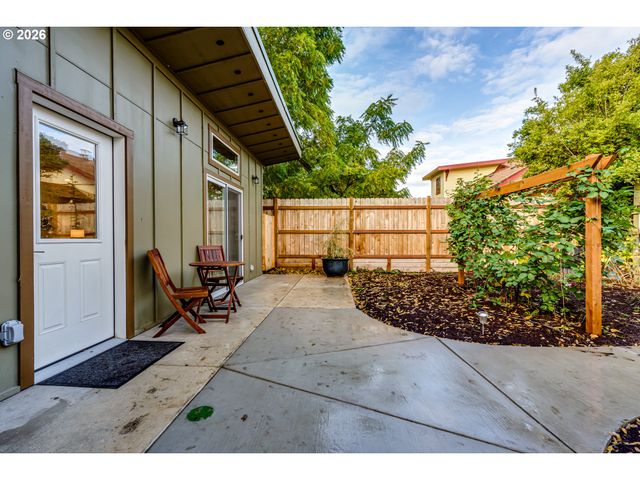 104 HOLEMAN Ave, Eugene, OR 97404