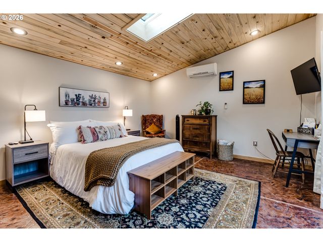 104 HOLEMAN Ave, Eugene, OR 97404