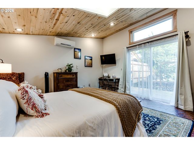 104 HOLEMAN Ave, Eugene, OR 97404