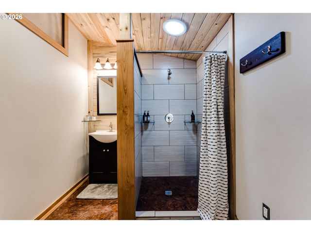 104 HOLEMAN Ave, Eugene, OR 97404