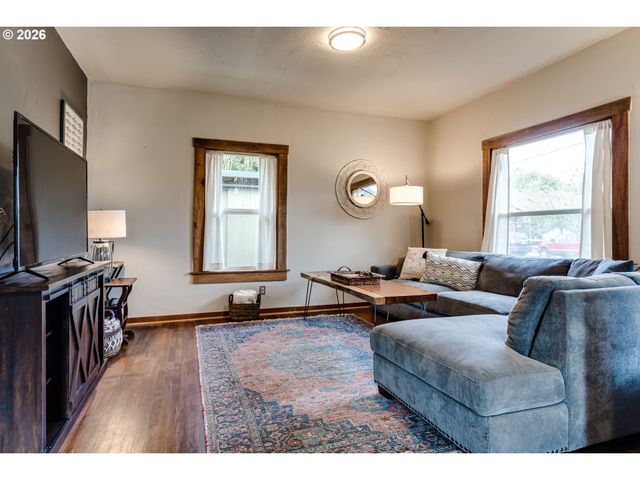 104 HOLEMAN Ave, Eugene, OR 97404