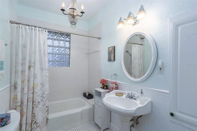 209 E NORTH STREET, Tampa, FL 33604
