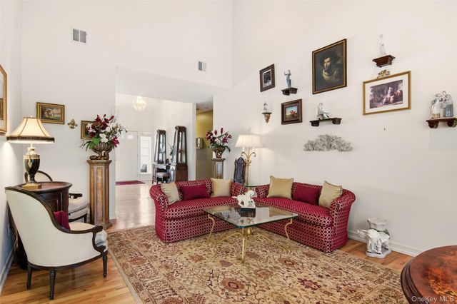 5 Wood Hollow Drive, Westhampton, NY 11977