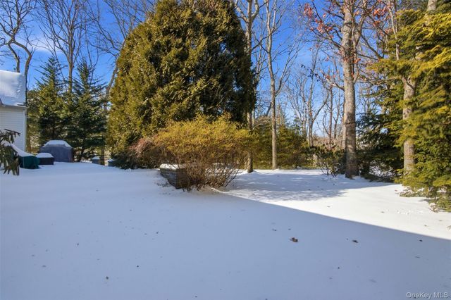 5 Wood Hollow Drive, Westhampton, NY 11977