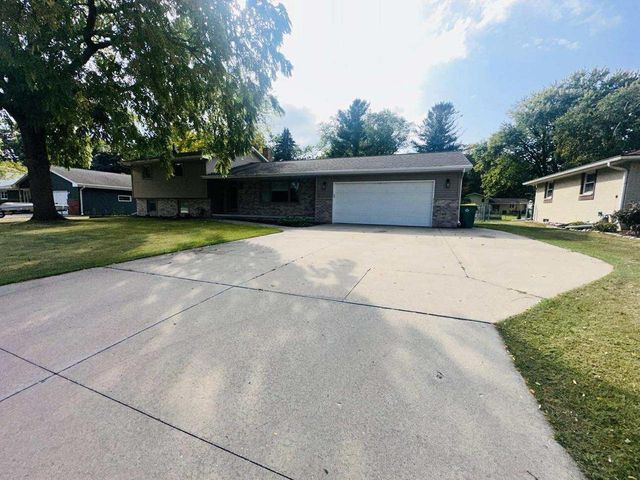 550 HARVEST ROAD, Green Bay, WI 54302
