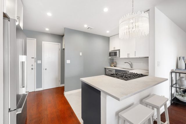 3 Hanover Sq Apt 19J, New York City, NY 10004