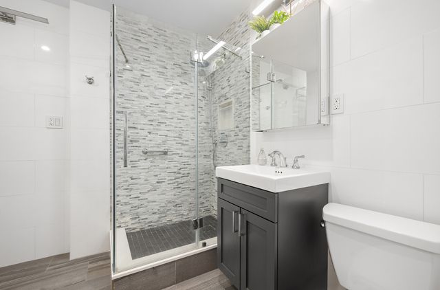 3 Hanover Sq Apt 19J, New York City, NY 10004