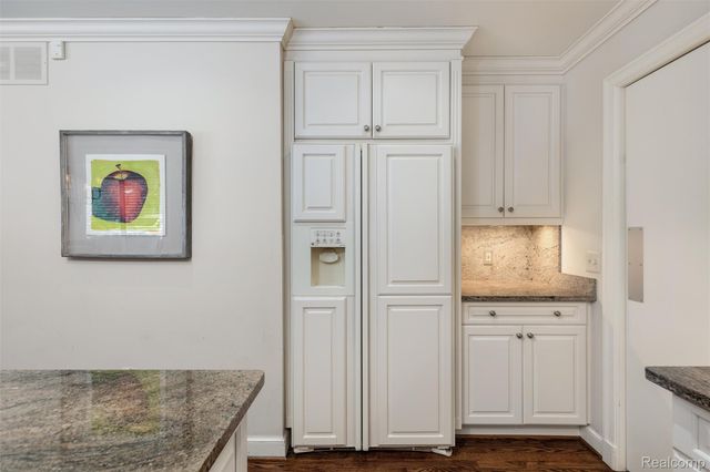 4260 Wabeek Lake Drive S, West Bloomfield Charter Township, MI 48302