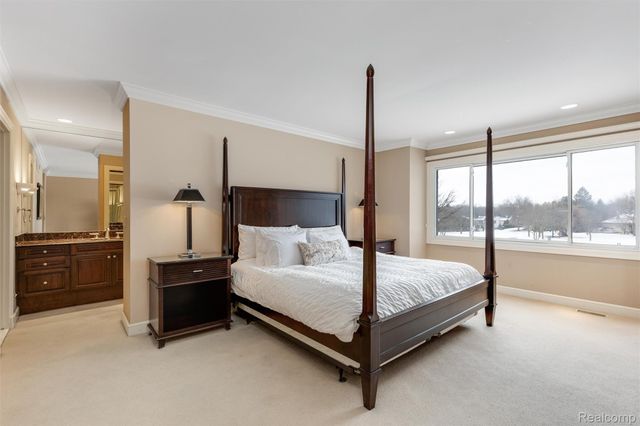 4260 Wabeek Lake Drive S, West Bloomfield Charter Township, MI 48302