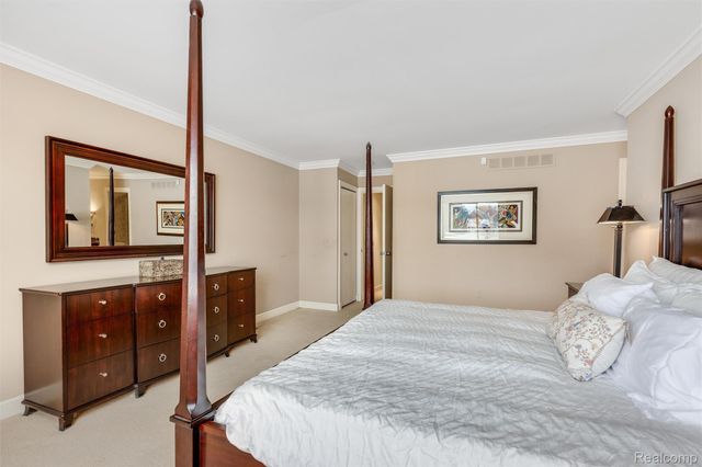 4260 Wabeek Lake Drive S, West Bloomfield Charter Township, MI 48302