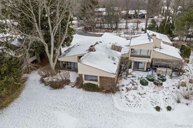 4260 Wabeek Lake Drive S, West Bloomfield Charter Township, MI 48302