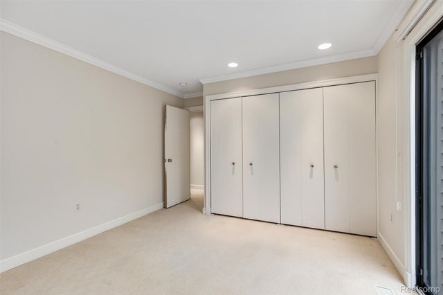 4260 Wabeek Lake Drive S, West Bloomfield Charter Township, MI 48302