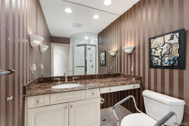 4260 Wabeek Lake Drive S, West Bloomfield Charter Township, MI 48302