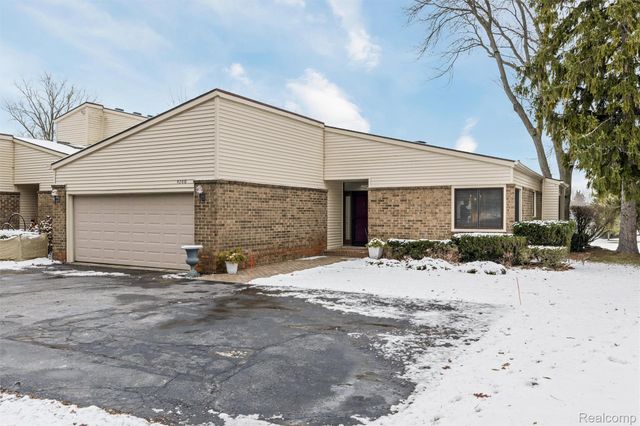 4260 Wabeek Lake Drive S, West Bloomfield Charter Township, MI 48302